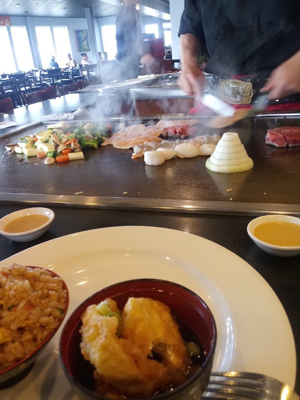 Japanese restaurant menu with lunch specials.